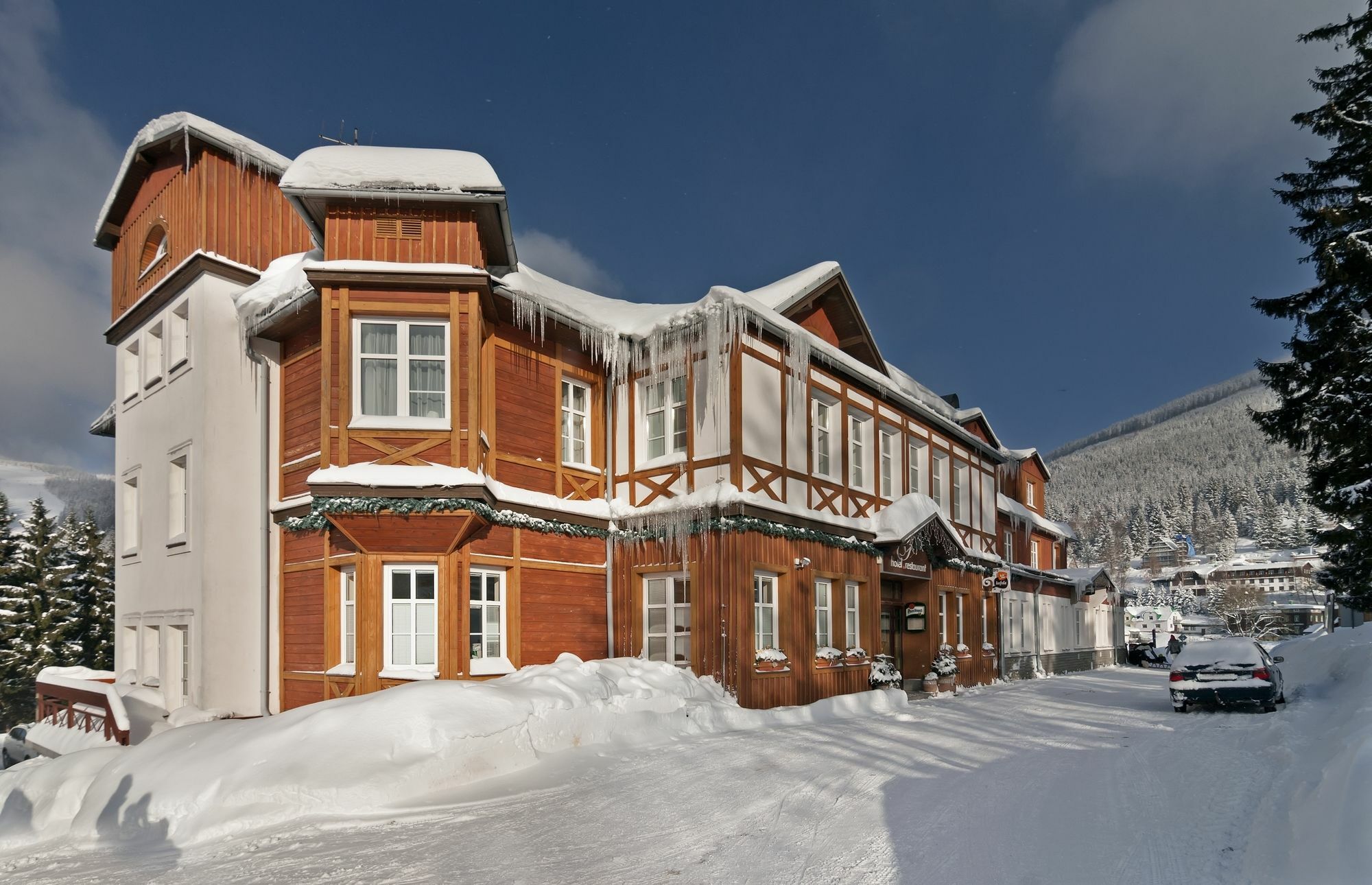 Hotel Snezka Spindleruv Mlyn Exterior foto
