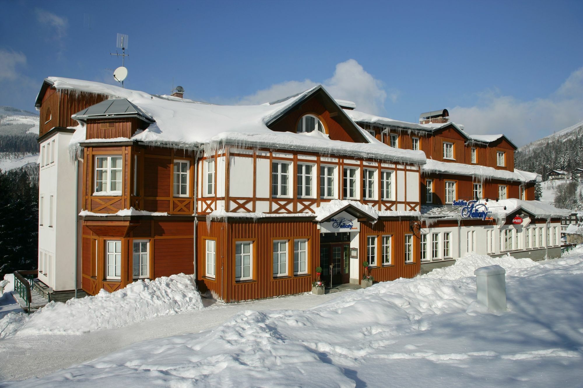 Hotel Snezka Spindleruv Mlyn Exterior foto