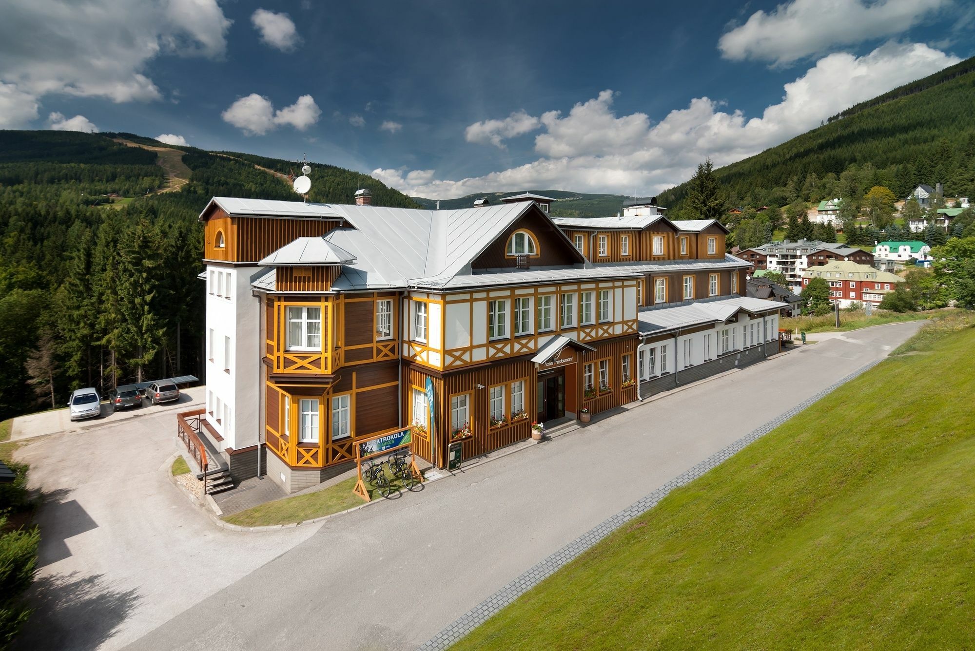 Hotel Snezka Spindleruv Mlyn Exterior foto
